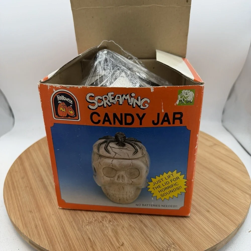 Screaming Skull Candy Jar With Spider Lid & Sound Effects Glazed Ceramic Hallowe